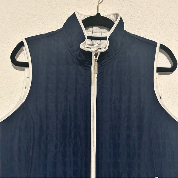 New COLDWATER CREEK Small Reversible Quilted Vest Navy Blue White Pockets Thin - Picture 5 of 10